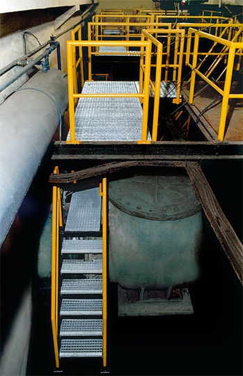 Pasarelas, barandas, escaleras. Planta AySA Wilde 2009